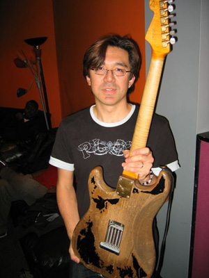 tomo-guitar2.jpg